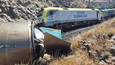 malatyada iki yuk treni bas basa carpisti UW7EjywI