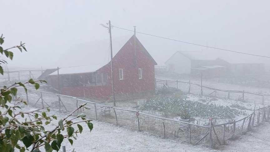 Manzaralar bugün çekildi! Her yer karla kaplandı: Kalınlık 20 santimetreyi buldu