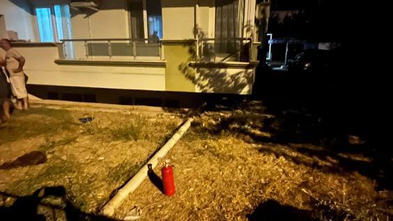 Muğla’da CHP'li liderin dede ve anneannesinin meskenine molotoflu hücum 4 muglada chpli liderin dede ve anneannesinin meskenine molotoflu hucum 2 dViDXQEL