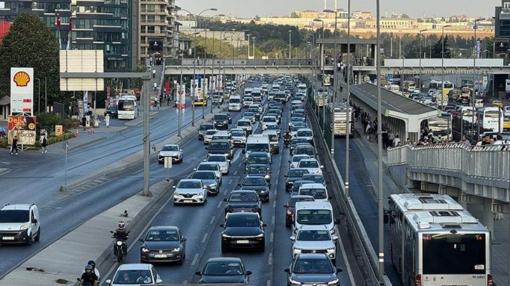 Okullarda ahenk haftası başladı! İstanbul'da trafik trafik yoğunluğu oluştu 1 okullarda ahenk haftasi basladi istanbulda trafik trafik yogunlugu olustu A8CN1RW2