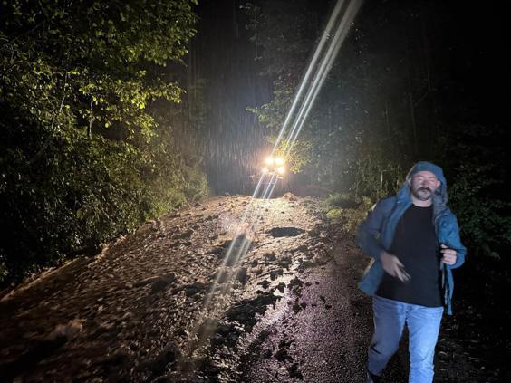 Rize'de şiddetli yağışlar sele neden oldu! Mahsur kalan vatandaşlar tahliye edildi 12 rizede siddetli yagislar sele neden oldu mahsur kalan vatandaslar tahliye edildi 10