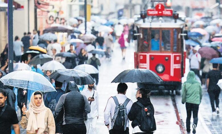 Sağanak yağış hayatı felç etti 1 saganak yagis hayati felc etti JJIxLag3