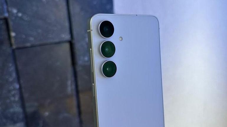 Samsung Galaxy S25 FE modelini duyurdu: İşte özellikleri 2 samsung galaxy s25 fe modelini duyurdu iste ozellikleri 0 ZtgWpVlh
