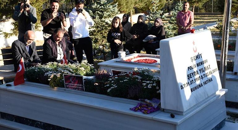 sehit polis seyda yilmaz sivasta kabri basinda anildi 0 EPvlGwhJ