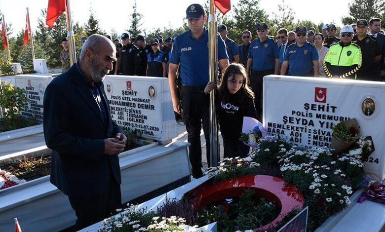 sehit polis seyda yilmaz sivasta kabri basinda anildi biM5AjUS