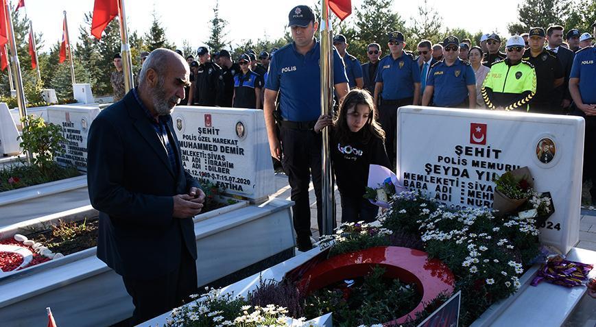 Şehit polis Şeyda Yılmaz, Sivas’ta kabri başında anıldı