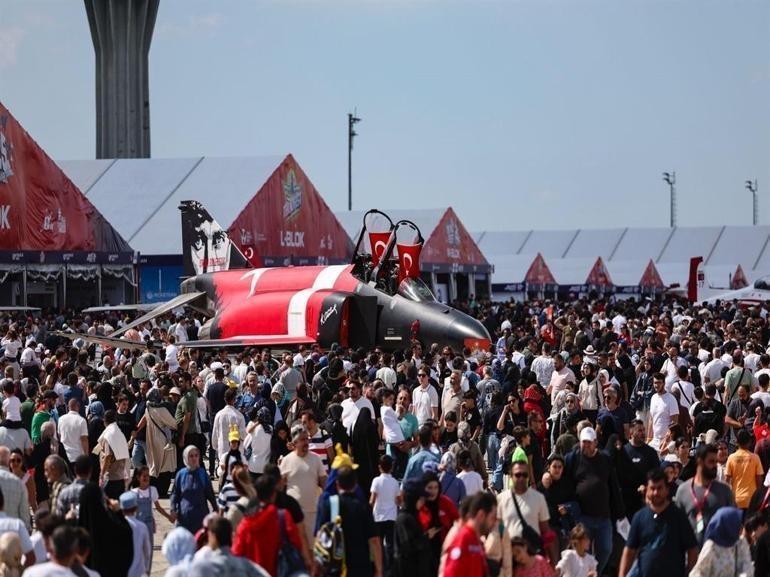 Selçuk Bayraktar'dan TEKNOFEST'in son gününde gençlere davet: Türkiye'yi sizler inşa edeceksiniz 3 selcuk bayraktardan teknofestin son gununde genclere davet turkiyeyi sizler insa edeceksiniz 1 MTP2GCN8