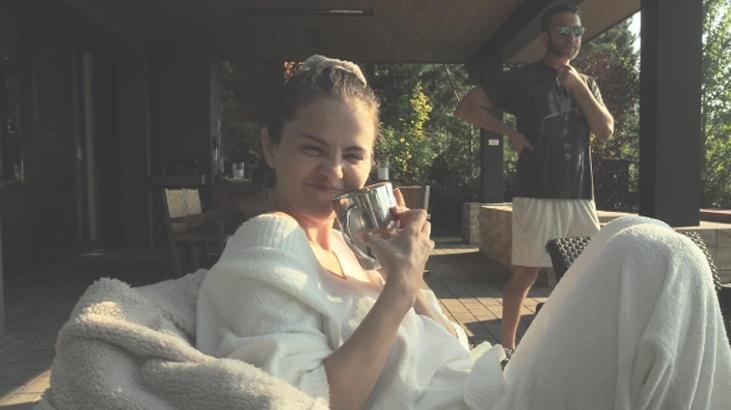 Selena Gomez'in evliliğine geri sayım! Bu sefer göl tatilinden aşk dolu pozlar geldi 6 selena gomezin evliligine geri sayim bu sefer gol tatilinden ask dolu pozlar geldi 4 2vV2Z8ZC
