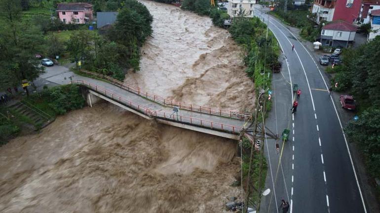 Son dakika... Karadeniz'de sel felaketi! Bir gecede 300 kg yağış: 100 yıllık köprü yıkıldı, tekrar turuncu alarm verildi 3 son dakika karadenizde sel felaketi bir gecede 300 kg yagis 100 yillik kopru yikildi iUdqRQOw