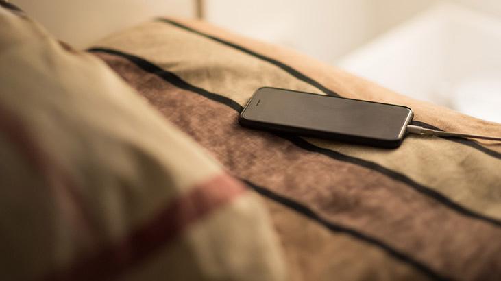 telefonu yastigin altina koyan yandi gece uzunlugu ziyan veriyor beyni mahveden kusur 2 F2kfBG8h