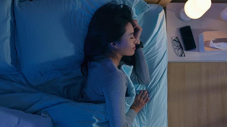 telefonu yastigin altina koyan yandi gece uzunlugu ziyan veriyor beyni mahveden kusur 4 UkgwE5AP