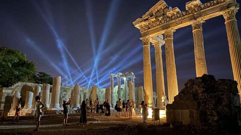 turizmde agustos zirvesi 7 milyona yakin turist turkiyede rusya ve almanya birinci iki sirada PYbWuvUv