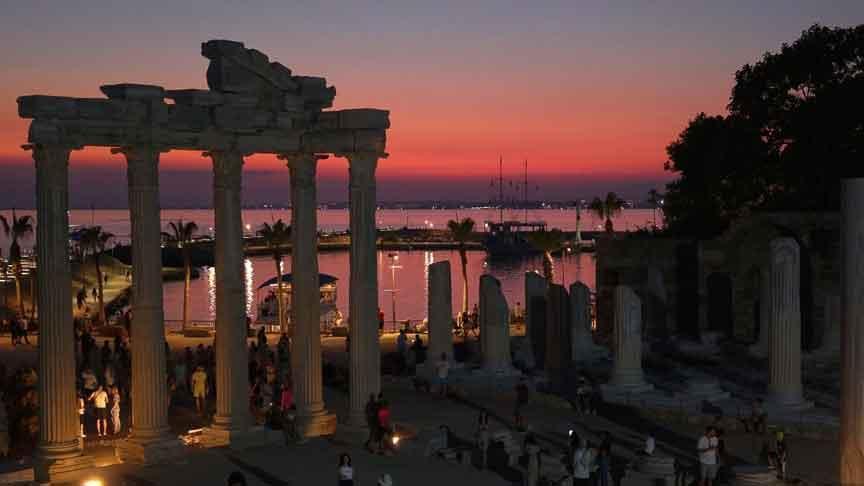 turizmde agustos zirvesi 7 milyona yakin turist turkiyede rusya ve almanya birinci iki sirada