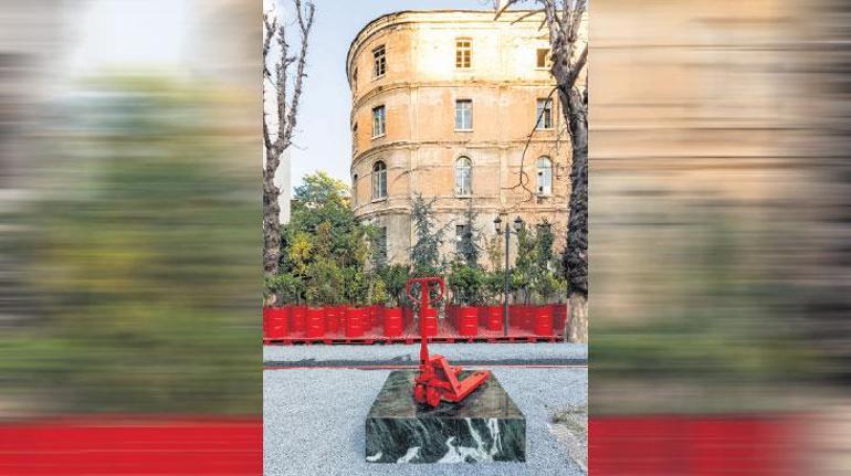 uc ayakli kedi otekilerin bienali 2 gOBAJIrq