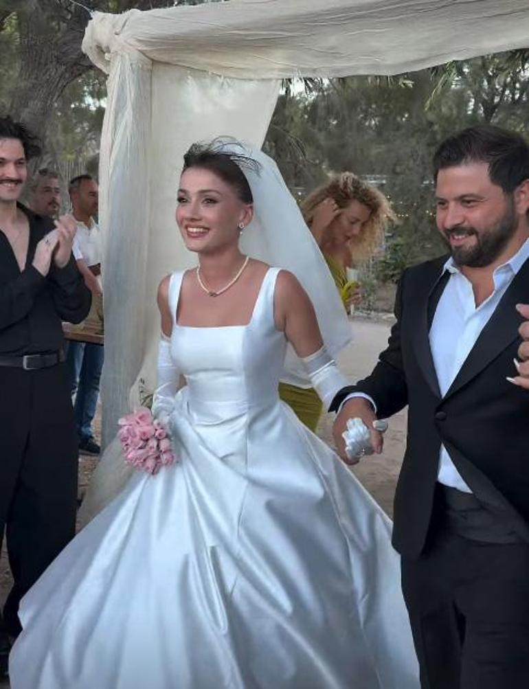 Ünlü oyuncu Sevda Erginci, Yunanistan'da evlendi! Düğün çiçeğini ünlü isim kaptı 2 unlu oyuncu sevda erginci yunanistanda evlendi dugun cicegini unlu isim kapti 0 y77QlH5O