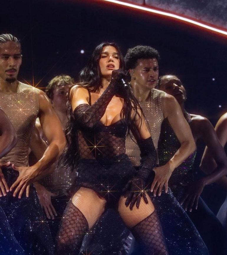Unutulmaz konser! Dua Lipa'dan 'altın korseli' sahne gösterisi 2 unutulmaz konser dua lipadan altin korseli sahne gosterisi 0 qGNvzHCE