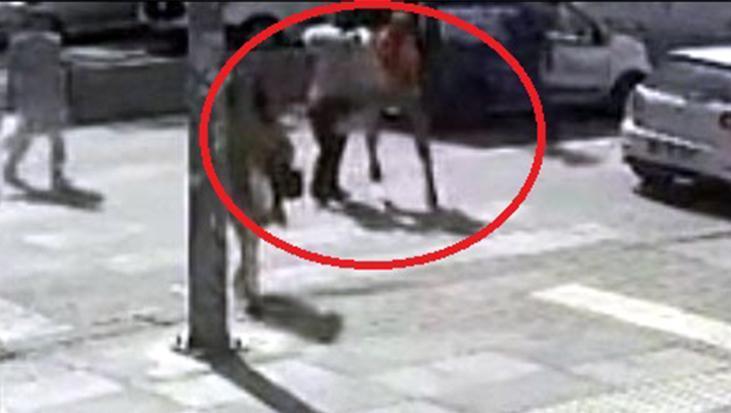 Yol verme arbedesinde darbedilen bayan yaralandı! O anlar kamerada 1 yol verme arbedesinde darbedilen bayan yaralandi o anlar kamerada en8leqt5