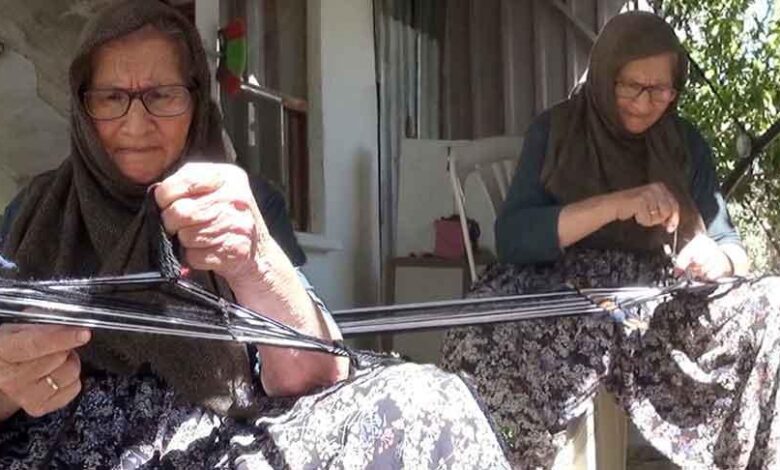 yuz yillik gelenegi tek basina yasatiyor genclerimiz bu islere gonul vermiyor EtyDMqzm
