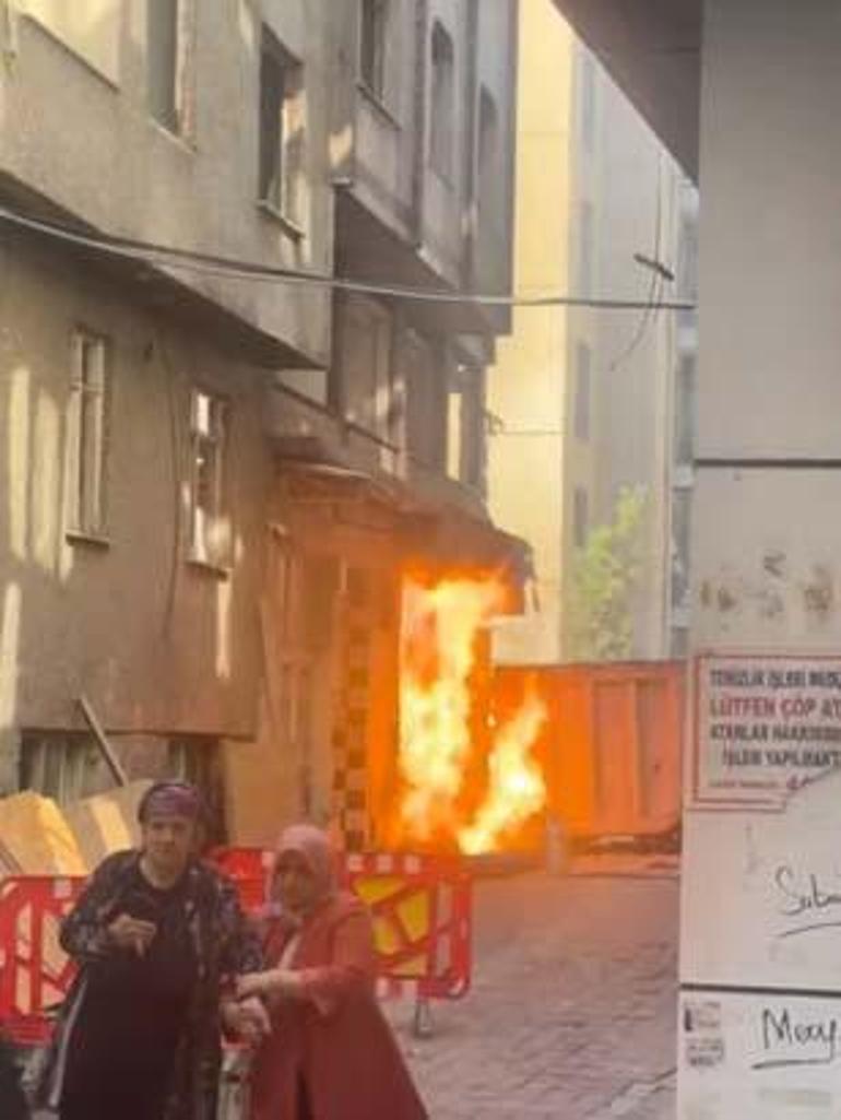 zeytinburnunda binada dogal gaz kacagi nedeniyle yangin cikti 0 TlYJk62w
